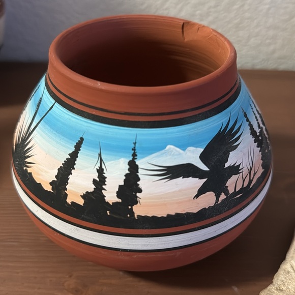 Handmade Native American pottery - Picture 6 of 14